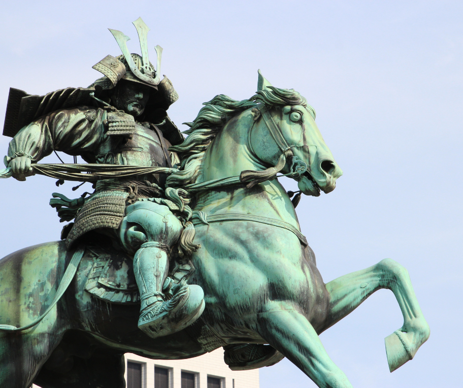 Um aspecto importante da vida dos samurais era o treinamento constante. Desde a infância, os jovens eram educados nas artes da guerra e do bushido, através de disciplinas como kenjutsu (arte da espada), kyujutsu (arco e flecha), e naginatajutsu (lança).