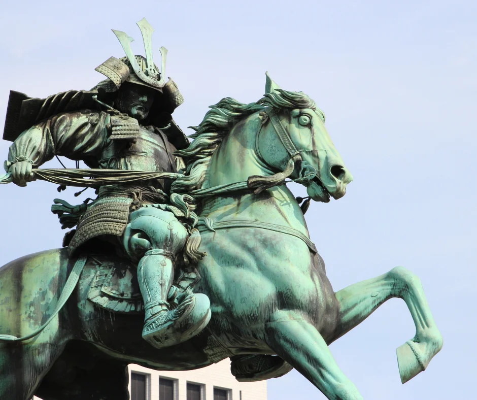 Um aspecto importante da vida dos samurais era o treinamento constante. Desde a infância, os jovens eram educados nas artes da guerra e do bushido, através de disciplinas como kenjutsu (arte da espada), kyujutsu (arco e flecha), e naginatajutsu (lança).