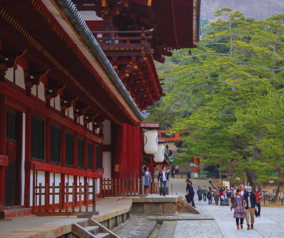 Visitar o Todai-ji é uma jornada através do tempo, oferecendo uma conexão profunda com o passado do Japão e uma compreensão mais rica de sua tradição budista.