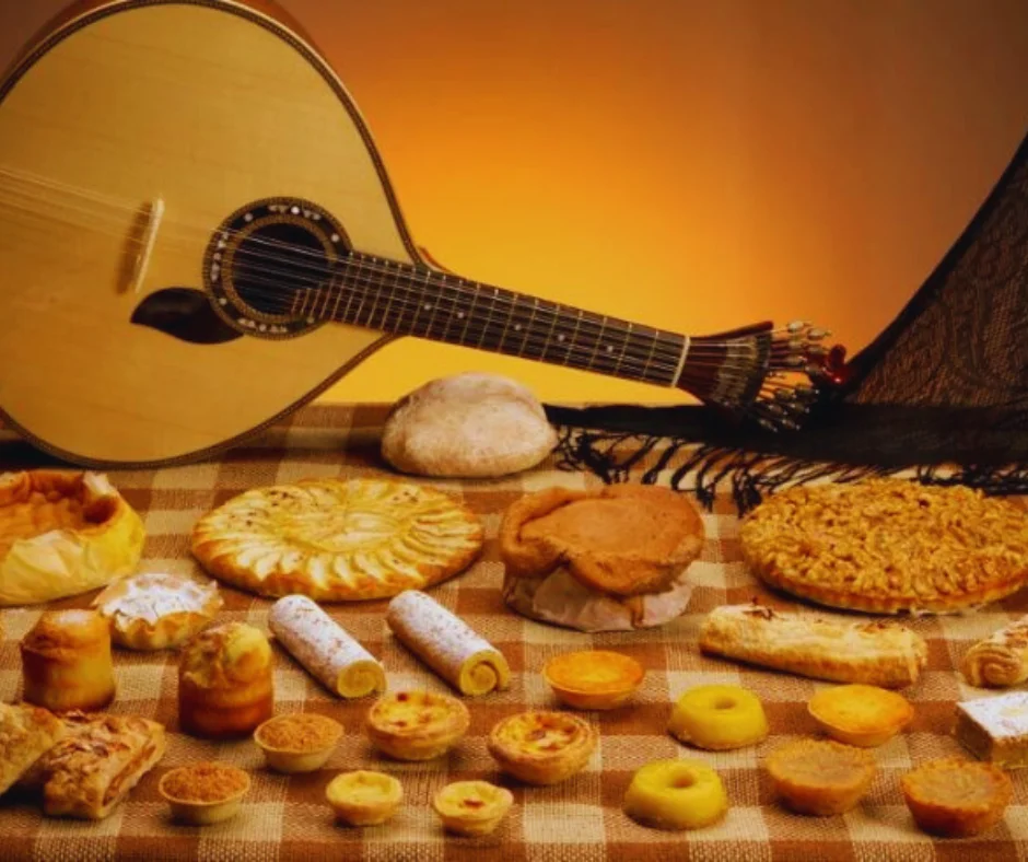 A cultura portuguesa é um mosaico de tradições, costumes, arte, música, literatura e gastronomia que juntos formam uma identidade nacional única.