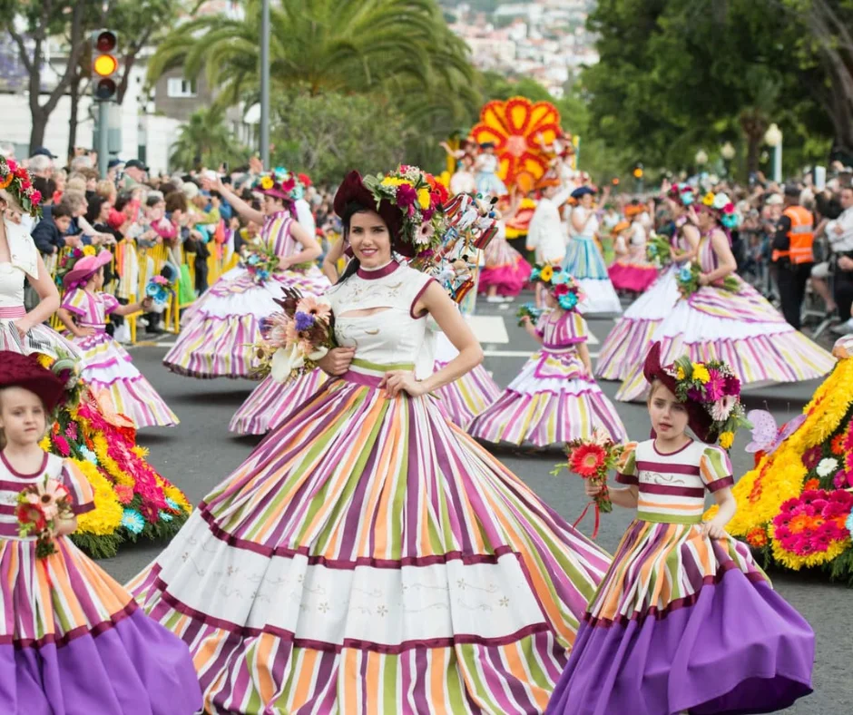As festas e celebrações são parte integrante da vida cultural em Portugal. As festas dos Santos Populares, como Santo António em Lisboa, São João no Porto e São Pedro em Sintra