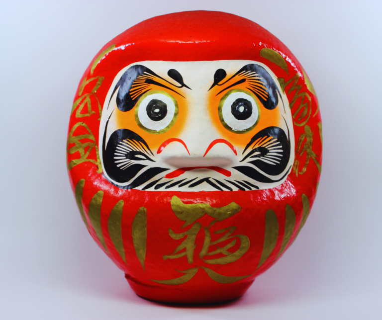 O Daruma é uma representação perfeita de uma filosofia de vida que valoriza a persistência, o foco e a superação dos obstáculos. Apesar de ser um objeto simples em aparência, ele carrega uma profundidade cultural que ressoa tanto no Japão quanto além de suas fronteiras.