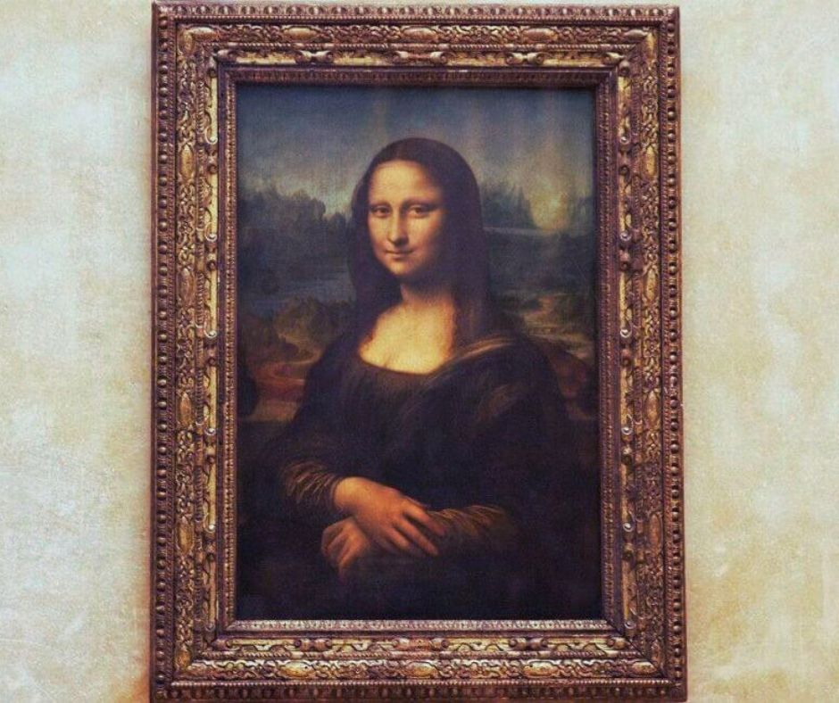 A França é conhecida por sua vasta herança artística, com museus e galerias de renome mundial, como o Louvre e o Musée d'Orsay, que abrigam algumas das obras mais famosas da história, incluindo a Mona Lisa de Leonardo da Vinci. Ao longo dos séculos, o país foi o centro de vários movimentos artísticos, como o Impressionismo, o Cubismo e o Surrealismo. Pintores como Claude Monet, Henri Matisse e Paul Cézanne fizeram da França o berço de suas criações e influenciaram artistas de todo o mundo.