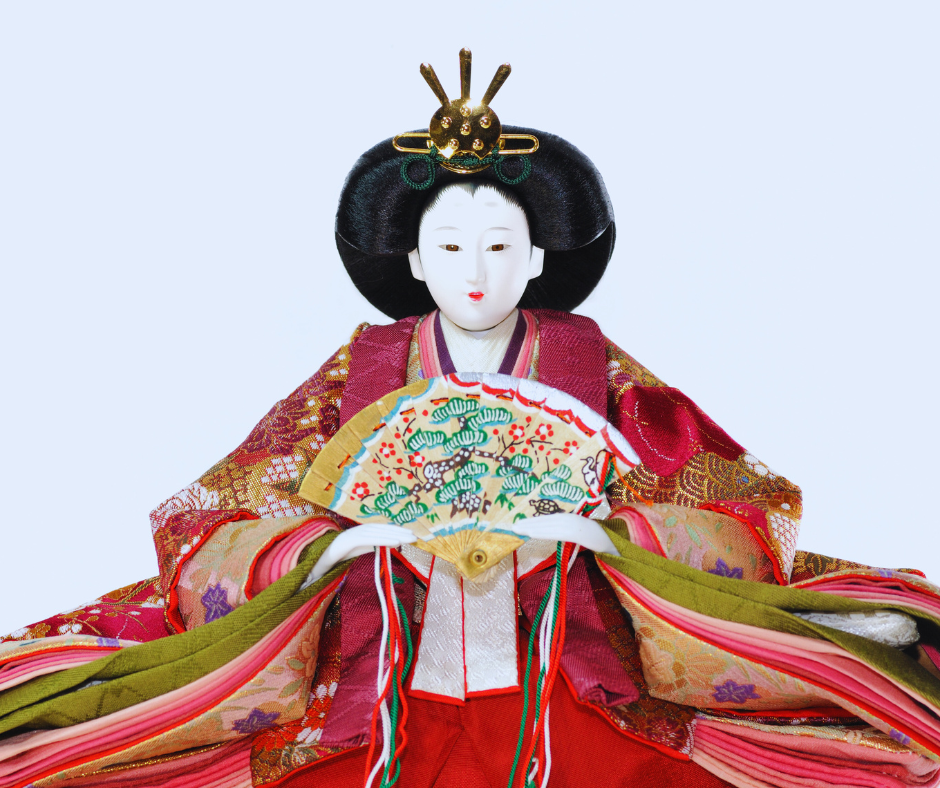 Kokeshi Criativa: Produzidas com designs modernos e variados, permitindo uma personalização maior.