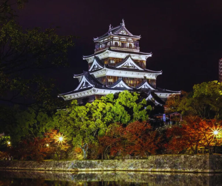 O Castelo de Hiroshima é um testemunho da força e da história do Japão. Desde seu papel como centro militar e administrativo no período feudal até sua destruição na Segunda Guerra Mundial e posterior reconstrução, o castelo continua sendo um símbolo de superação e preservação da cultura japonesa. Se você visitar Hiroshima, não deixe de explorar esse incrível monumento, que carrega séculos de história e beleza arquitetônica.