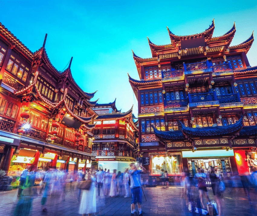 A China é um país de dimensões continentais, conhecido por sua história milenar, tradições fascinantes e paisagens de tirar o fôlego. É um dos berços da civilização humana, com uma cultura rica e complexa que se desenvolveu ao longo de mais de 5.000 anos. Esse legado cultural é evidente em sua arte, arquitetura, festivais, culinária e filosofia, tornando a China um dos destinos turísticos mais interessantes e diversos do mundo.