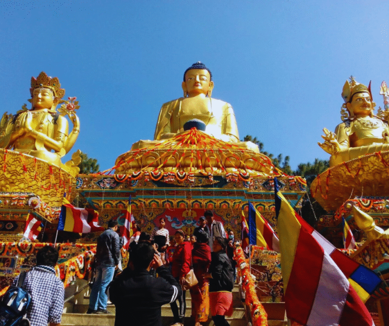 Já entre os budistas, o Buddha Jayanti, que celebra o nascimento de Buda, é um momento de reflexão, meditação e peregrinação aos locais sagrados.