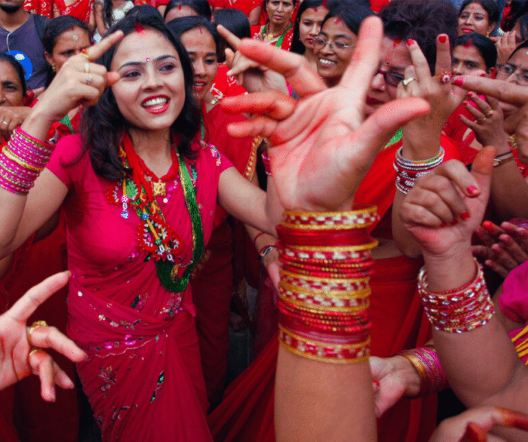 A vida cultural nepalesa é marcada por uma infinidade de festivais, muitos dos quais combinam elementos hindus e budistas. Esses eventos são celebrados com música, dança, oferendas, desfiles e muita cor.
